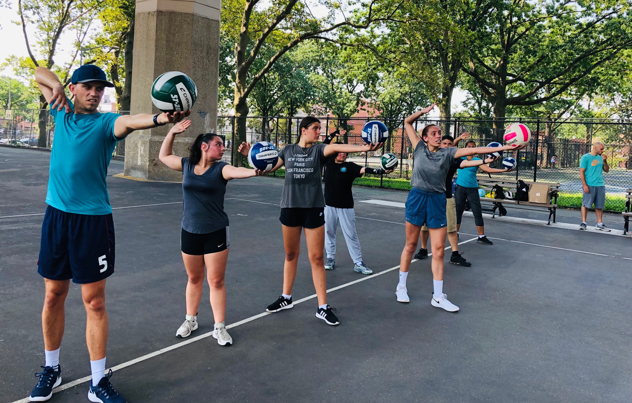 outdoors-group-volleyball-classes-the-fit-and-well-club